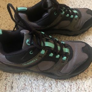 Great looking and great support for hiking or walking in these Merrell shoes,8.5